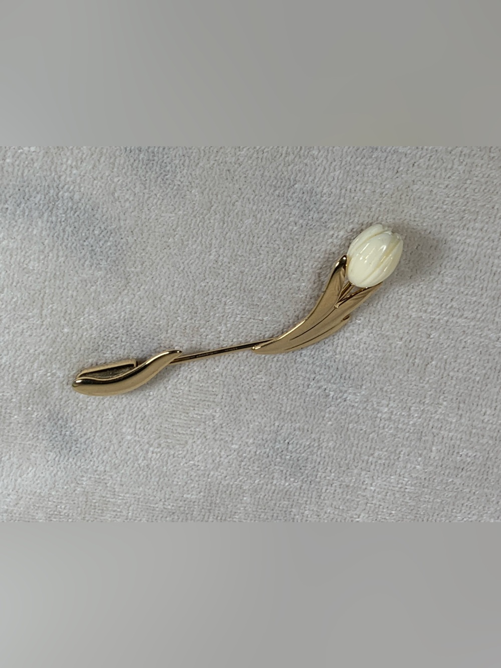 Vintage Avon Carved Celluloid Tulip Flower Gold Tone Stick Pin Brooch
